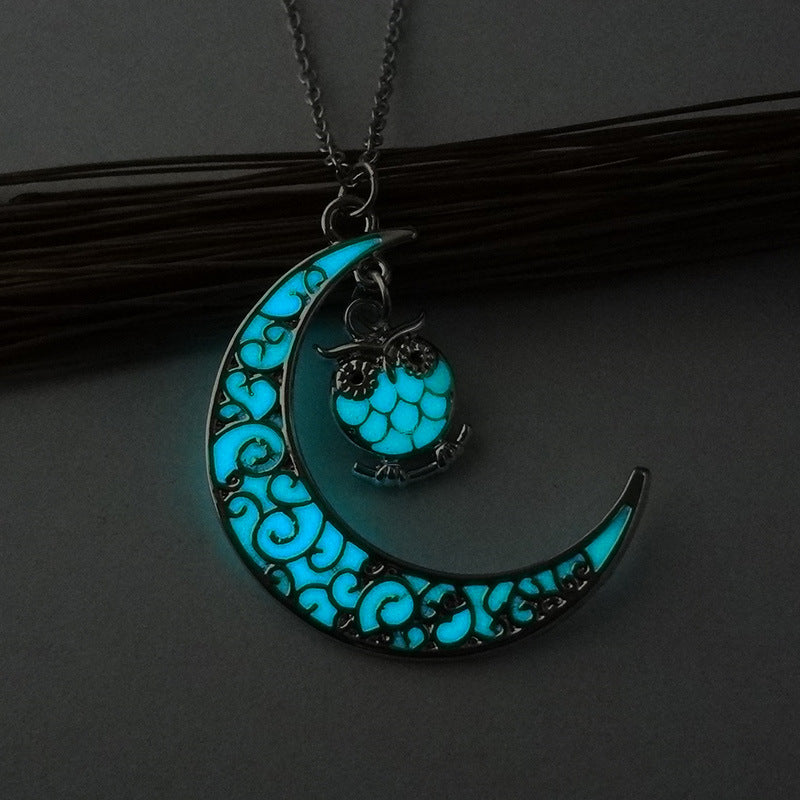 Luminous Moon Heart Pendant™ - Avateal